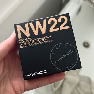 MAC studio fix NW22 pressed powder